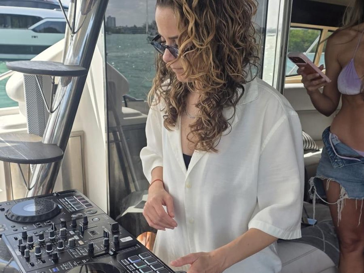 Live DJ
